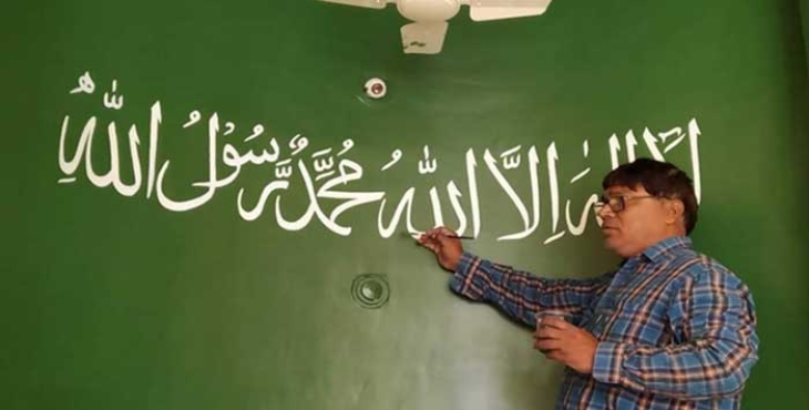 EN INDE, LES HINDOUS DECORENT LES MOSQUEES AVEC DES VERSETS CORANIQUES
